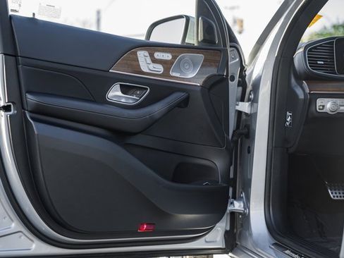 Certified 2025 Mercedes-Benz GLS 450 4MATIC image 39