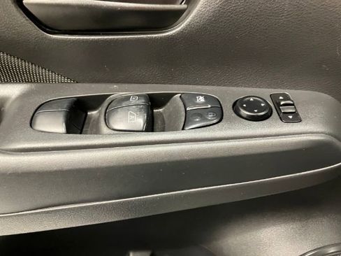 Used 2019 Nissan Kicks S image 18