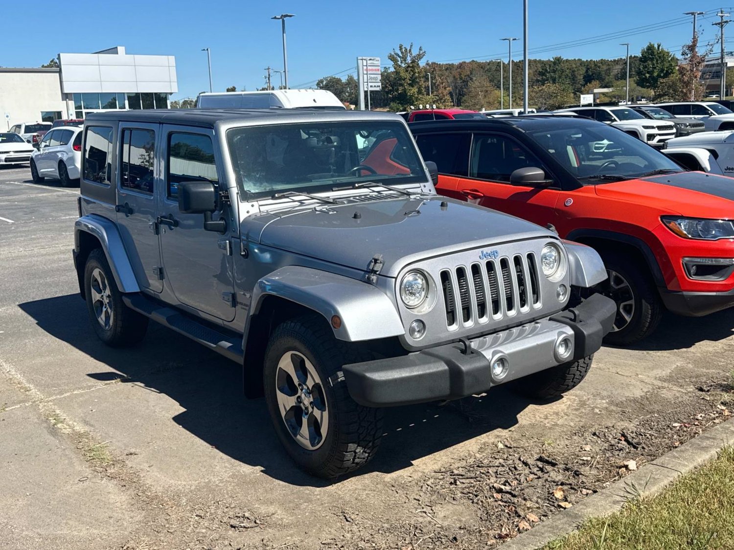 Used 2017 Jeep Wrangler Unlimited Sahara w/ Connectivity Group AWD/4WD image 2