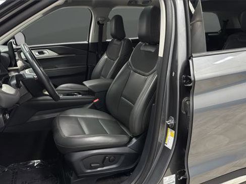 Used 2025 Ford Explorer Active w/ Active Comfort Package AWD/4WD image 9