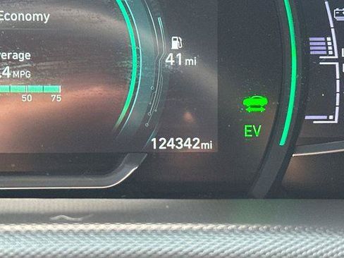 Used 2020 Hyundai Ioniq SE FWD image 24