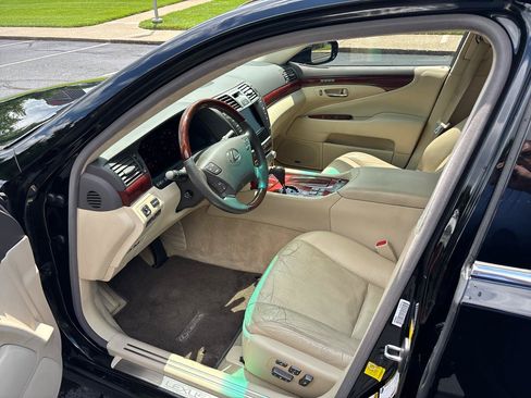 Used 2012 Lexus LS 460 L w/ Luxury Pkg RWD image 11