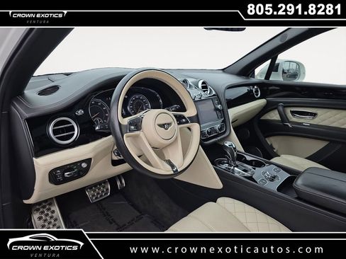 Used 2017 Bentley Bentayga image 11