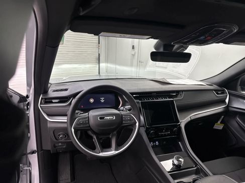 New 2025 Jeep Grand Cherokee Laredo X w/ Luxury Tech Group I image 13