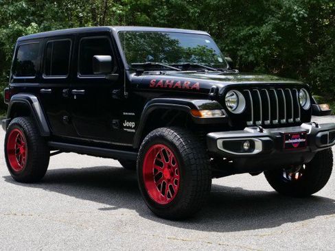 Used 2022 Jeep Wrangler Unlimited Sahara w/ Cold Weather Group AWD/4WD image 4