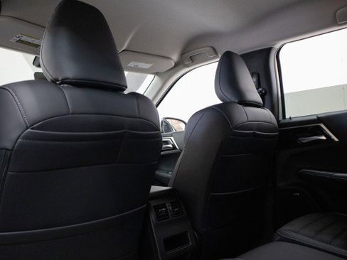 New 2025 Mitsubishi Outlander SE image 19