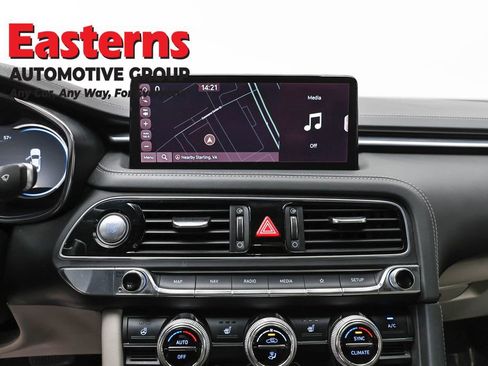 Used 2023 Genesis G70 2.0T image 12