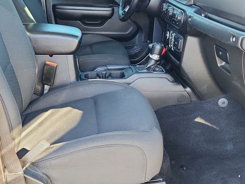 Used 2021 Jeep Gladiator Sport image 13