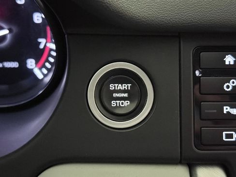 Used 2016 Land Rover Discovery Sport SE image 38