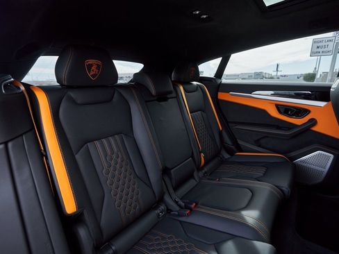 Used 2025 Lamborghini Urus SE image 41