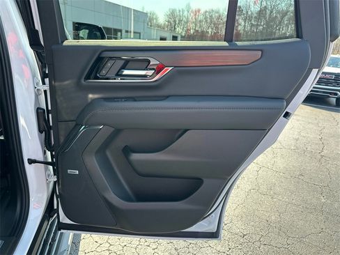 New 2026 GMC Yukon Denali w/ LPO, Floor Liner Package image 17