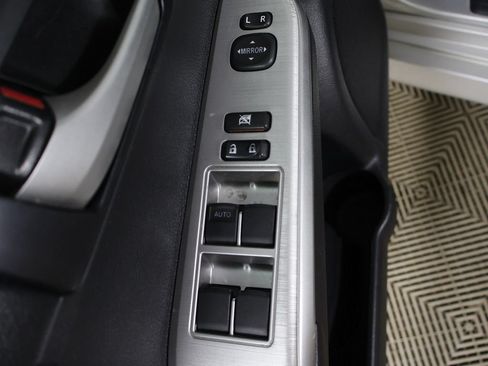 Used 2013 Toyota Camry SE w/ Leather Pkg FWD image 33