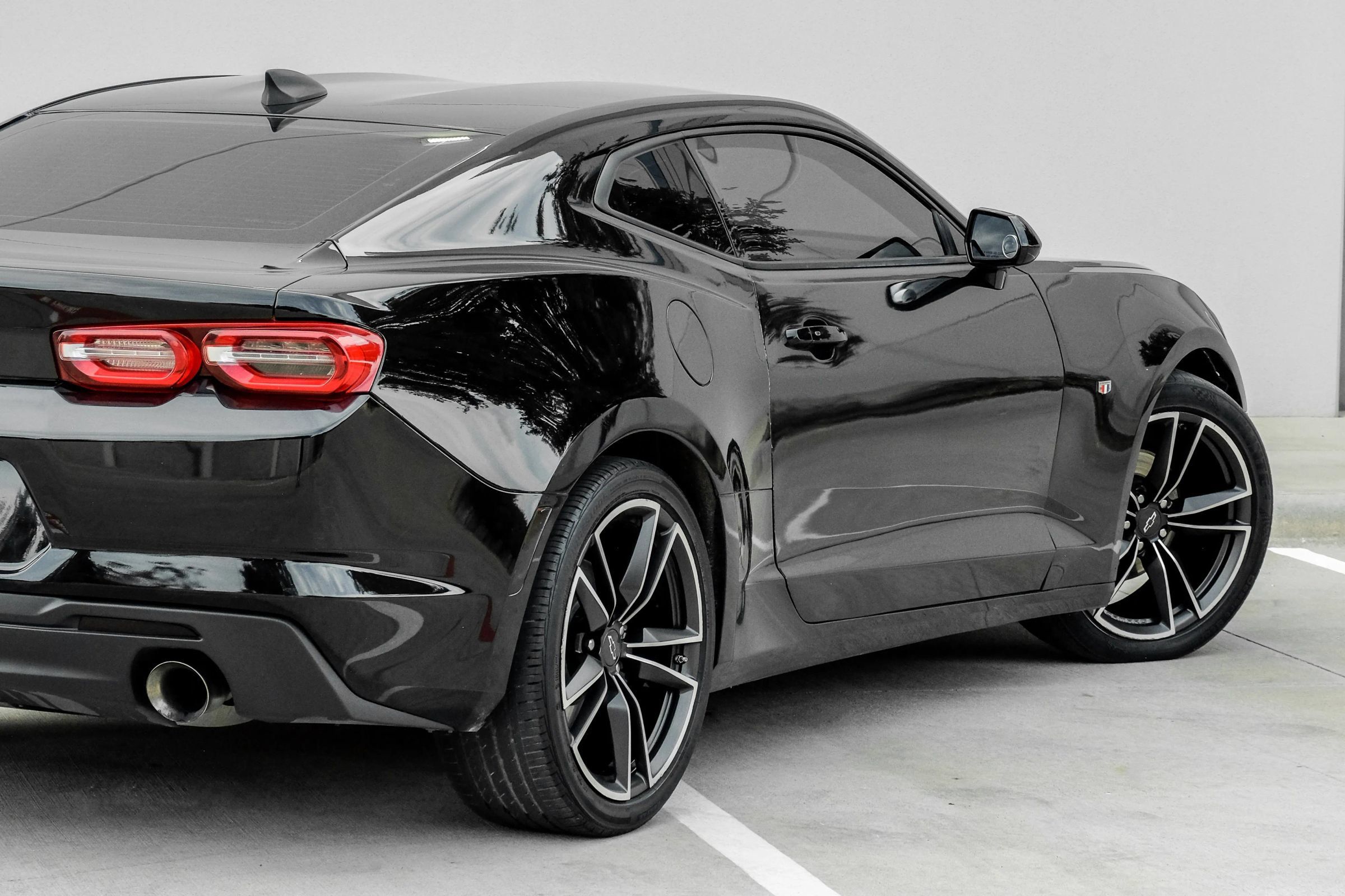 Used 2019 Chevrolet Camaro LT RWD image 6