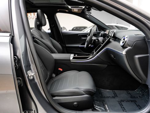 Used 2025 Mercedes-Benz C 300 4MATIC Sedan image 32