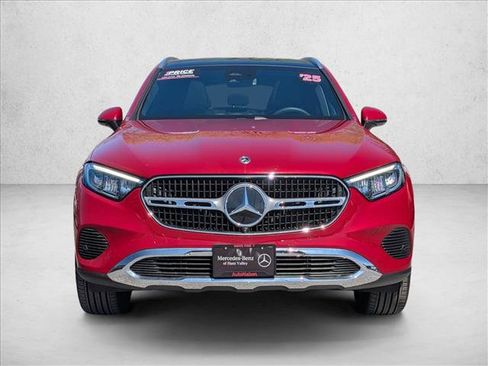 Used 2025 Mercedes-Benz GLC 300 4MATIC image 2