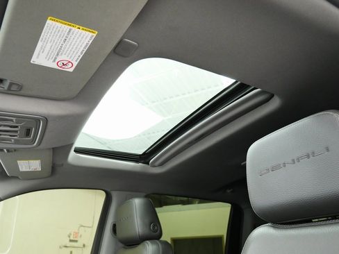 Used 2022 GMC Sierra 2500 Denali image 34