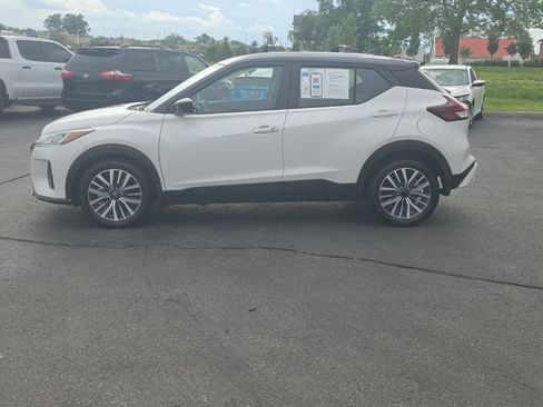 Used 2024 Nissan Kicks SV w/ Interior Electronics Package FWD image 4