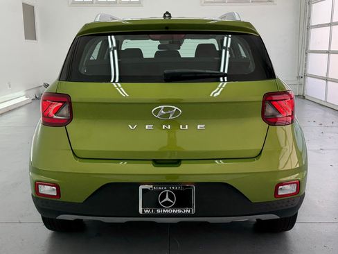Used 2023 Hyundai Venue SEL FWD image 9