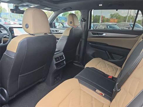 New 2026 Volkswagen Atlas Cross Sport SE FWD image 10
