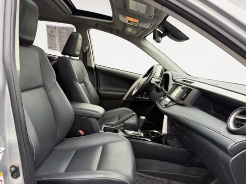 Used 2018 Toyota RAV4 Limited AWD/4WD image 17