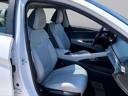 Used 2025 Hyundai Elantra Limited FWD image 9