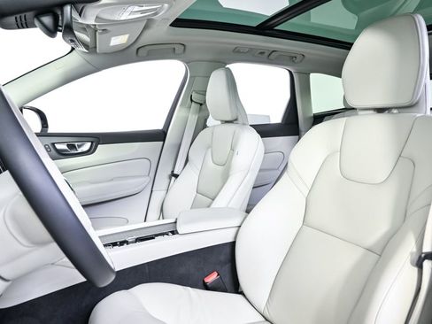 Used 2023 Volvo XC60 B5 Plus w/ Climate Package FWD image 7