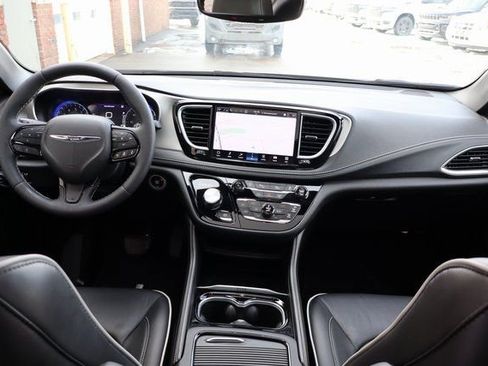 Used 2024 Chrysler Pacifica Limited w/ S Appearance Package image 46