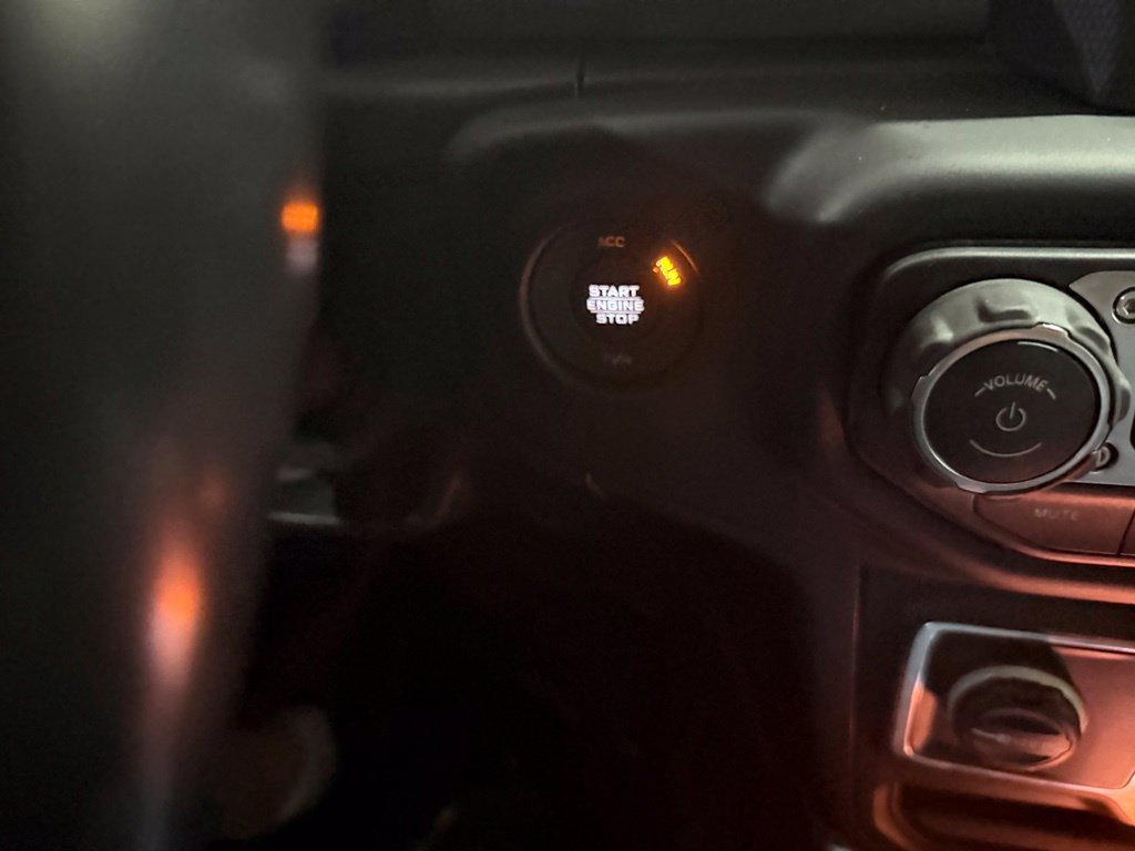 Used 2019 Jeep Wrangler Unlimited Sahara w/ Safety Group AWD/4WD image 18