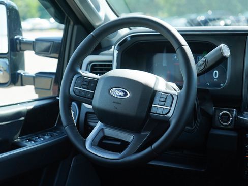 Used 2025 Ford F350 Lariat w/ Chrome Package AWD/4WD image 14