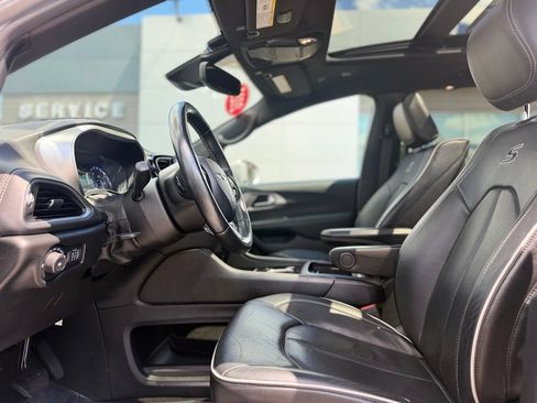 Used 2021 Chrysler Pacifica Limited w/ Uconnect Theater Family Group AWD/4WD image 18