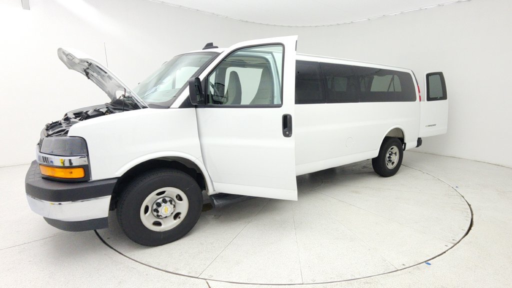 Used 2025 Chevrolet Express 3500 LT w/ LT Preferred Equipment Group RWD image 10