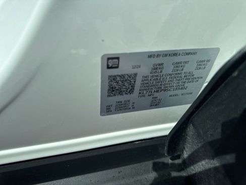 Used 2025 Chevrolet Trax LT image 32