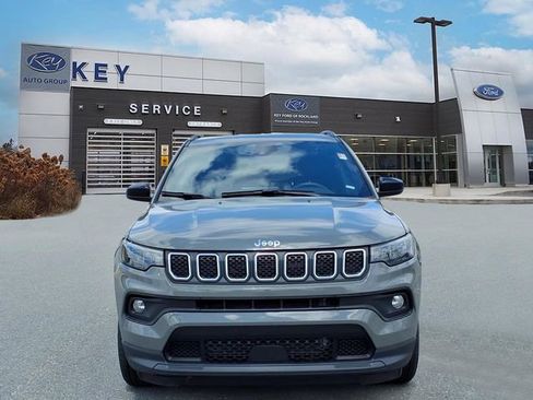 Used 2024 Jeep Compass Latitude AWD/4WD image 2