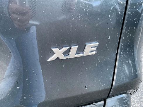 Used 2020 Toyota RAV4 XLE image 9