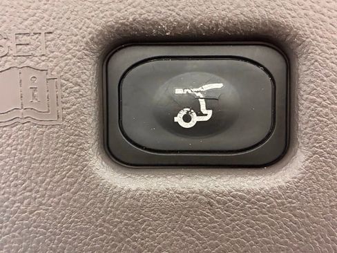 Used 2023 Lincoln Nautilus Reserve image 11