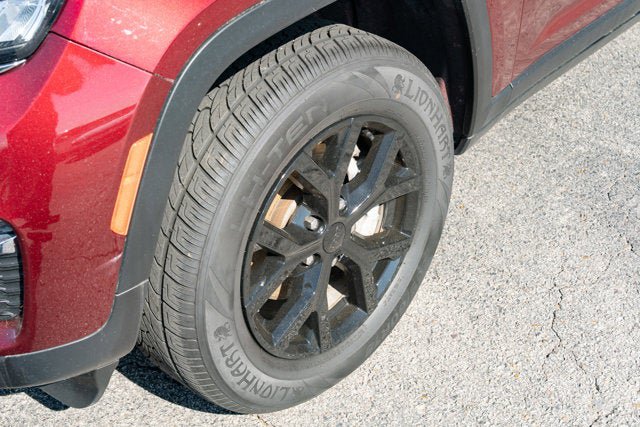 Used 2023 Jeep Grand Cherokee Limited RWD image 9