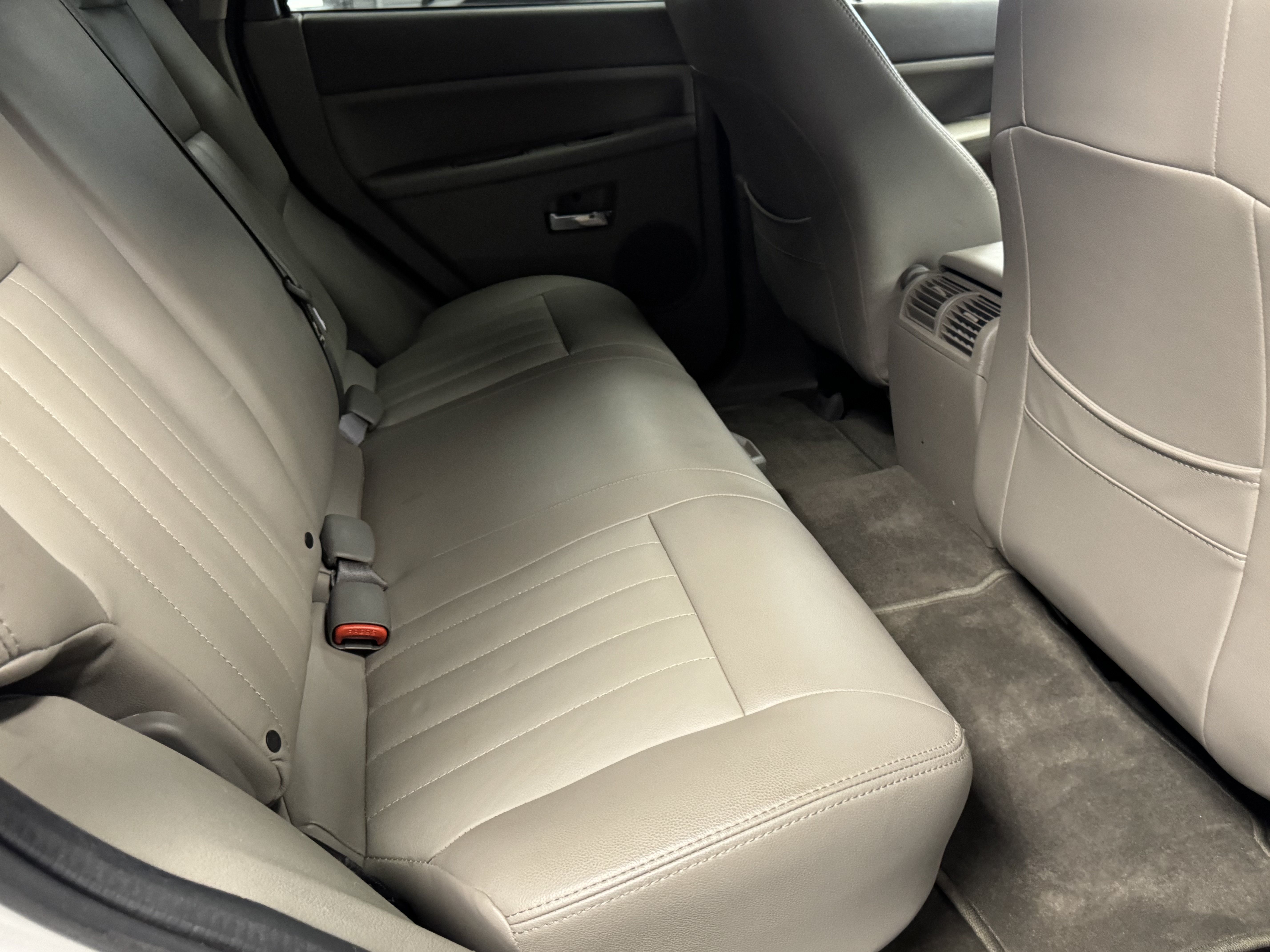 Used 2009 Jeep Grand Cherokee Laredo RWD image 12