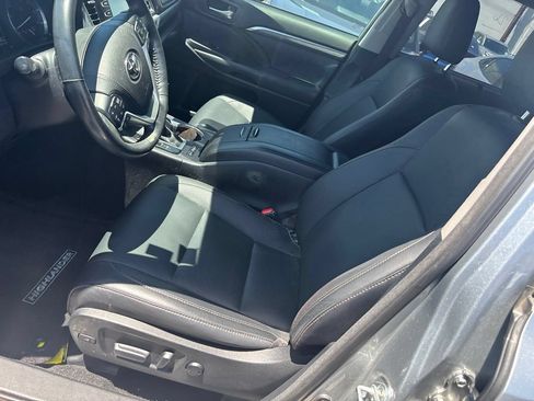 Used 2018 Toyota Highlander Limited Platinum w/ Carpet Mat Package (TMS) AWD/4WD image 19