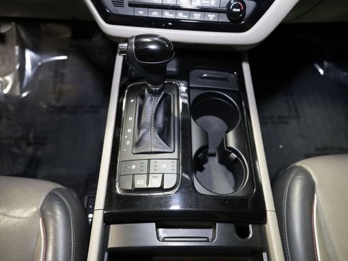 Used 2016 Kia Sedona SX FWD image 27