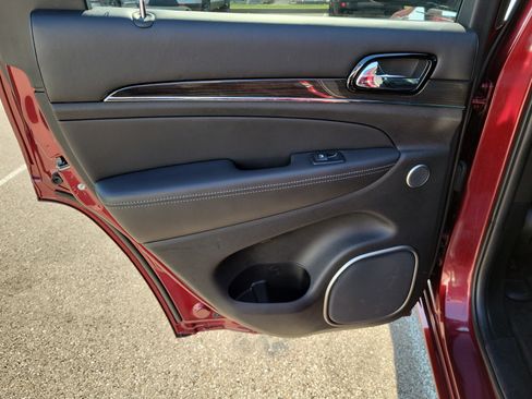 Used 2019 Jeep Grand Cherokee Overland AWD/4WD image 14