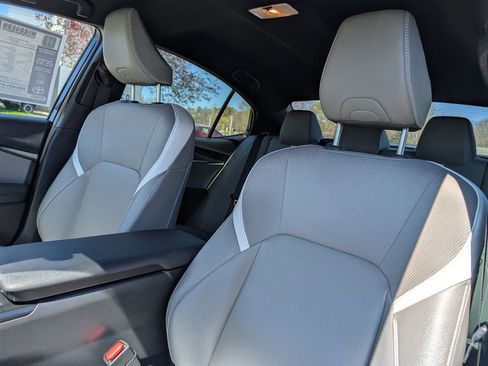 Used 2025 Toyota Camry SE w/ Convenience Package FWD image 18