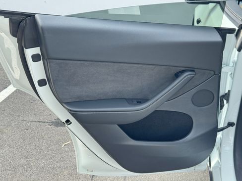 Used 2023 Tesla Model Y Long Range AWD/4WD image 43