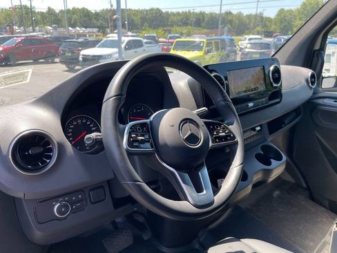 Used 2024 Mercedes-Benz Sprinter 2500 image 15