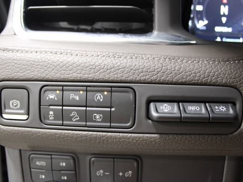 Used 2023 GMC Yukon Denali image 39