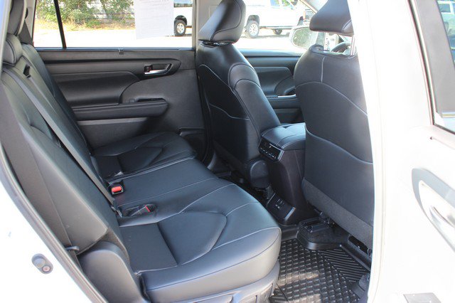 Used 2026 Toyota Highlander XLE AWD/4WD image 16