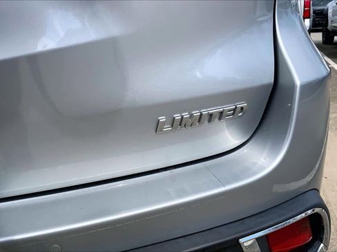 Used 2019 Toyota Highlander Limited Platinum image 9