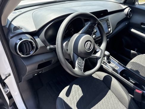 Used 2022 Nissan Kicks SV FWD image 13