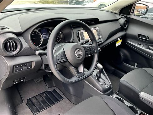New 2025 Nissan Kicks Play S image 10