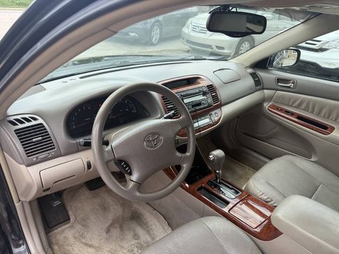 Used 2004 Toyota Camry LE FWD image 16
