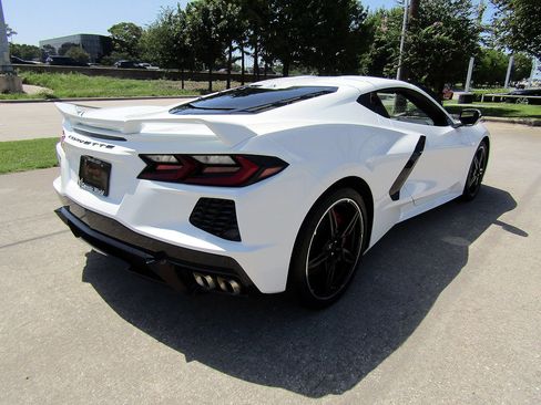 Used 2022 Chevrolet Corvette Stingray Preferred Cpe w/ Z51 Performance Package RWD image 5